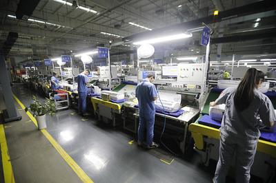 能定制家電還能查生產(chǎn)進(jìn)度 海爾互聯(lián)工廠搭起用戶(hù)零距離&ldquo;生態(tài)圈&rdquo;